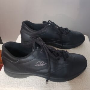 EASY SPIRIT WOMENS ATHLETIC SHOES. SZ 10. WIDTH M. BLACK LEATHER.